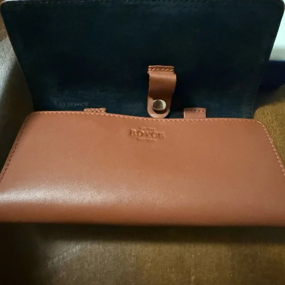 ROYCE New York Black and Brown Leather Cable Organizer